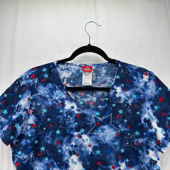 Dickies Scrub Top Womens Sz M Americana Stars and Tie Dye Medical Uniform Blue - Picture 3 of 10